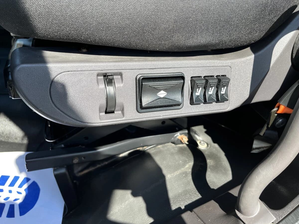 2019 Freightliner M2 106 in Hamilton, ON — photo 18