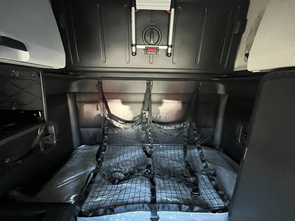 2023 Freightliner Cascadia in Kansas City, MO — photo 22