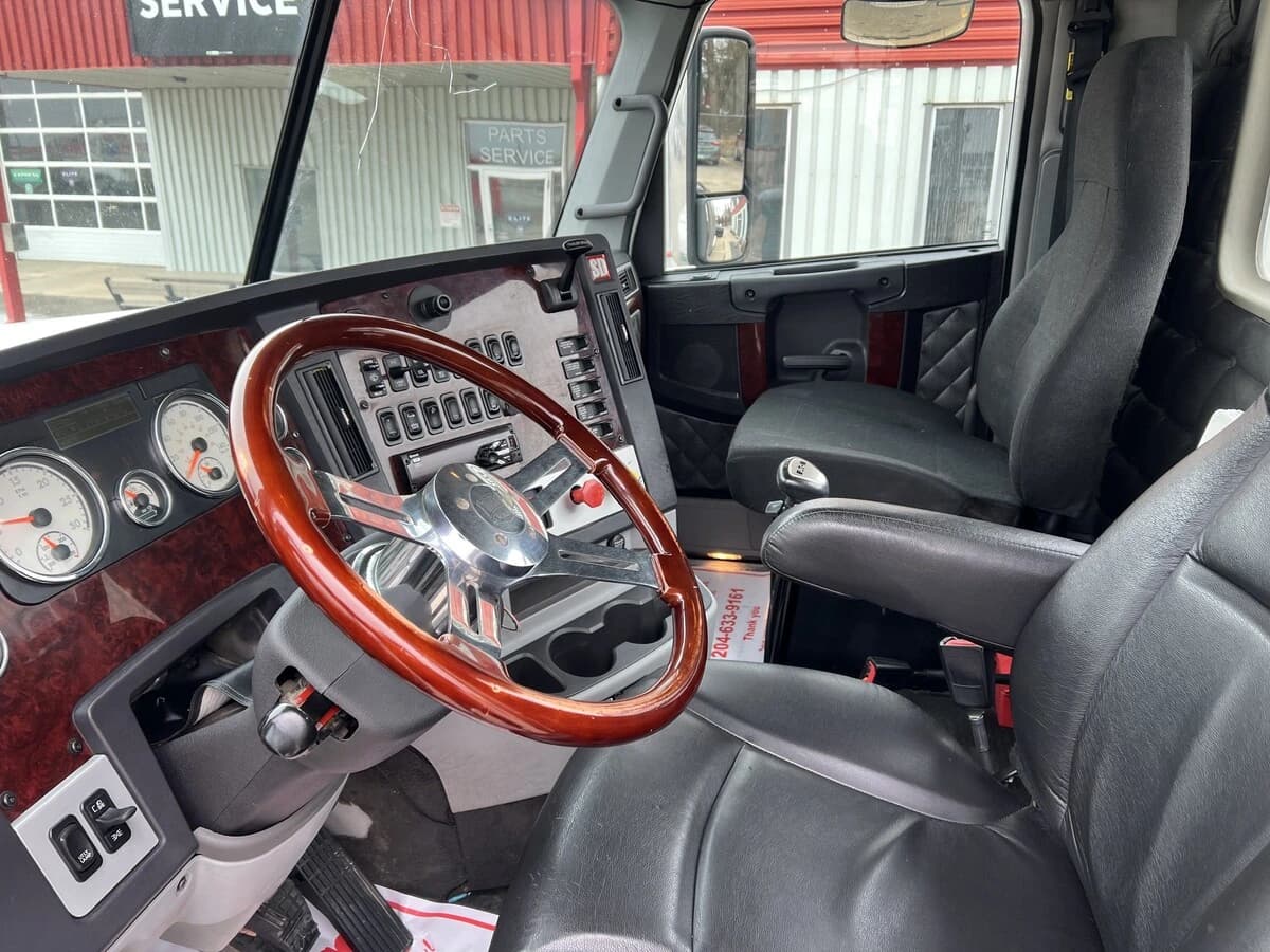 2019 Freightliner 122SD — photo 6