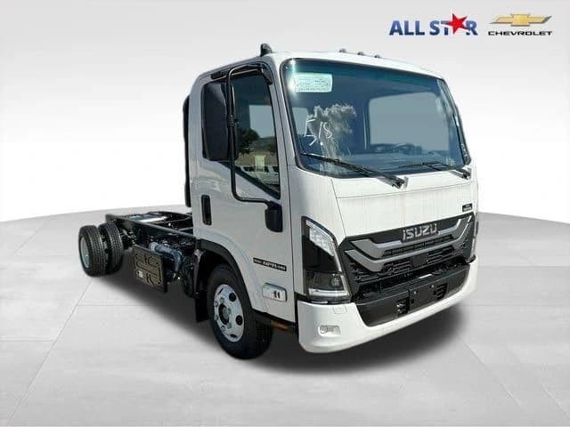 2025 Isuzu NPR