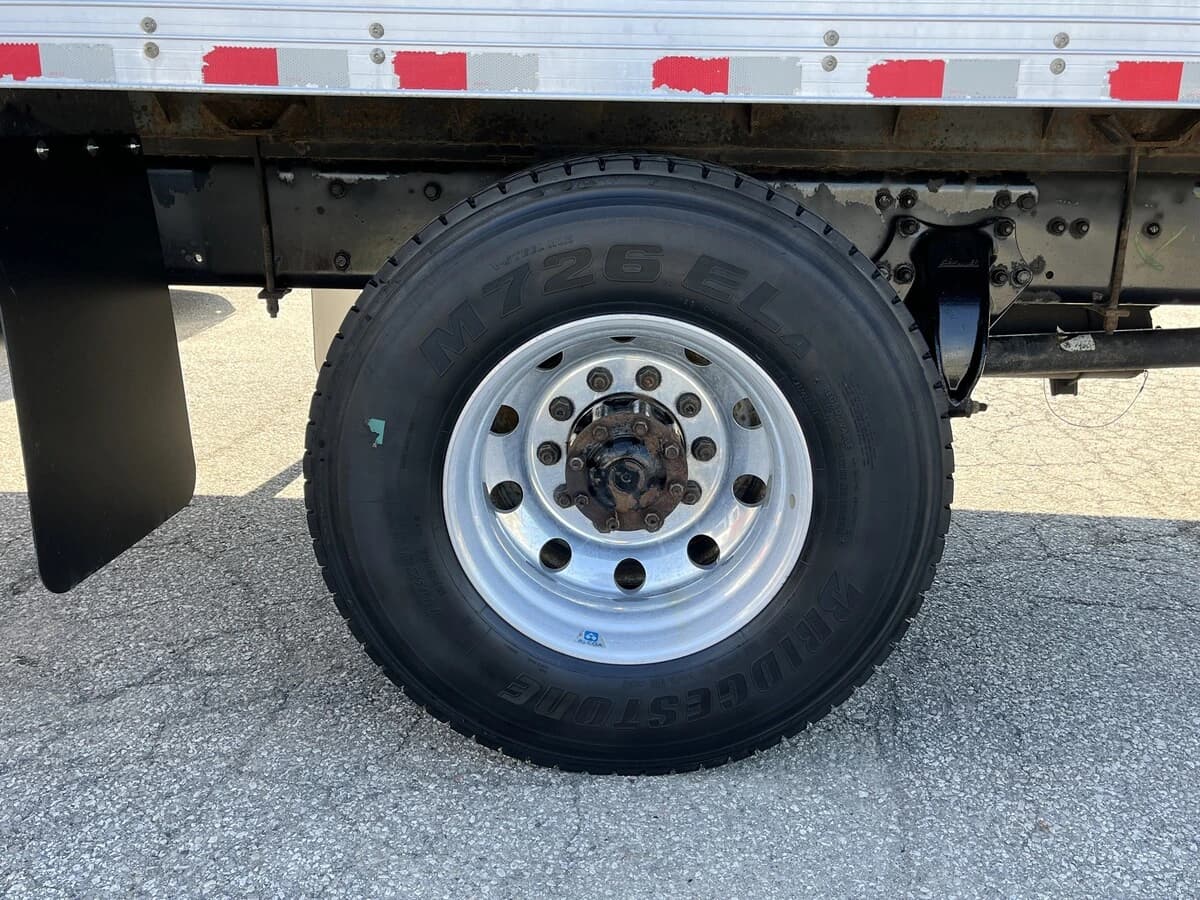 2019 Freightliner M2 106 in Hamilton, ON — photo 8