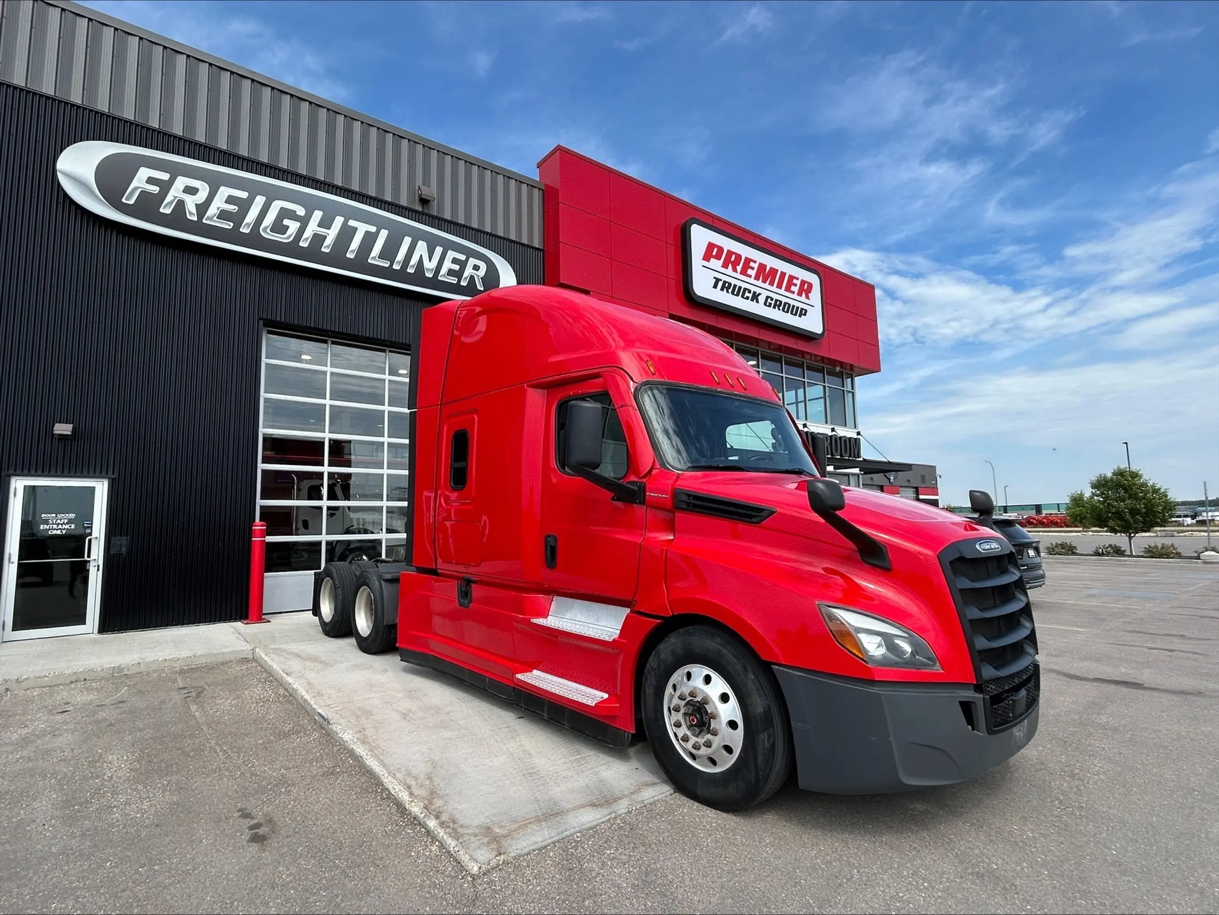 2020 Freightliner Cascadia in Winnipeg, MB — photo 3