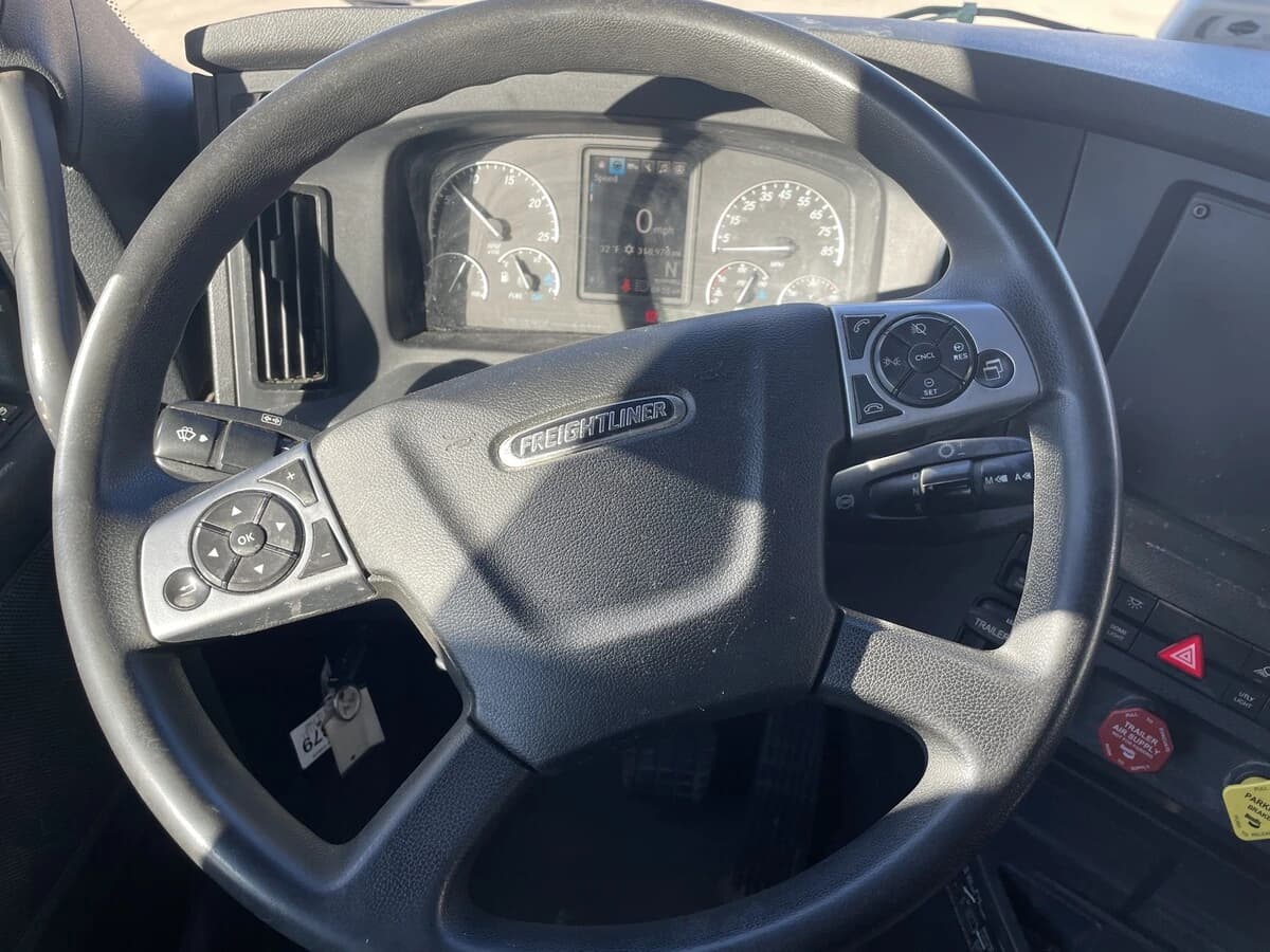 2023 Freightliner Cascadia in Chattanooga, TN — photo 18