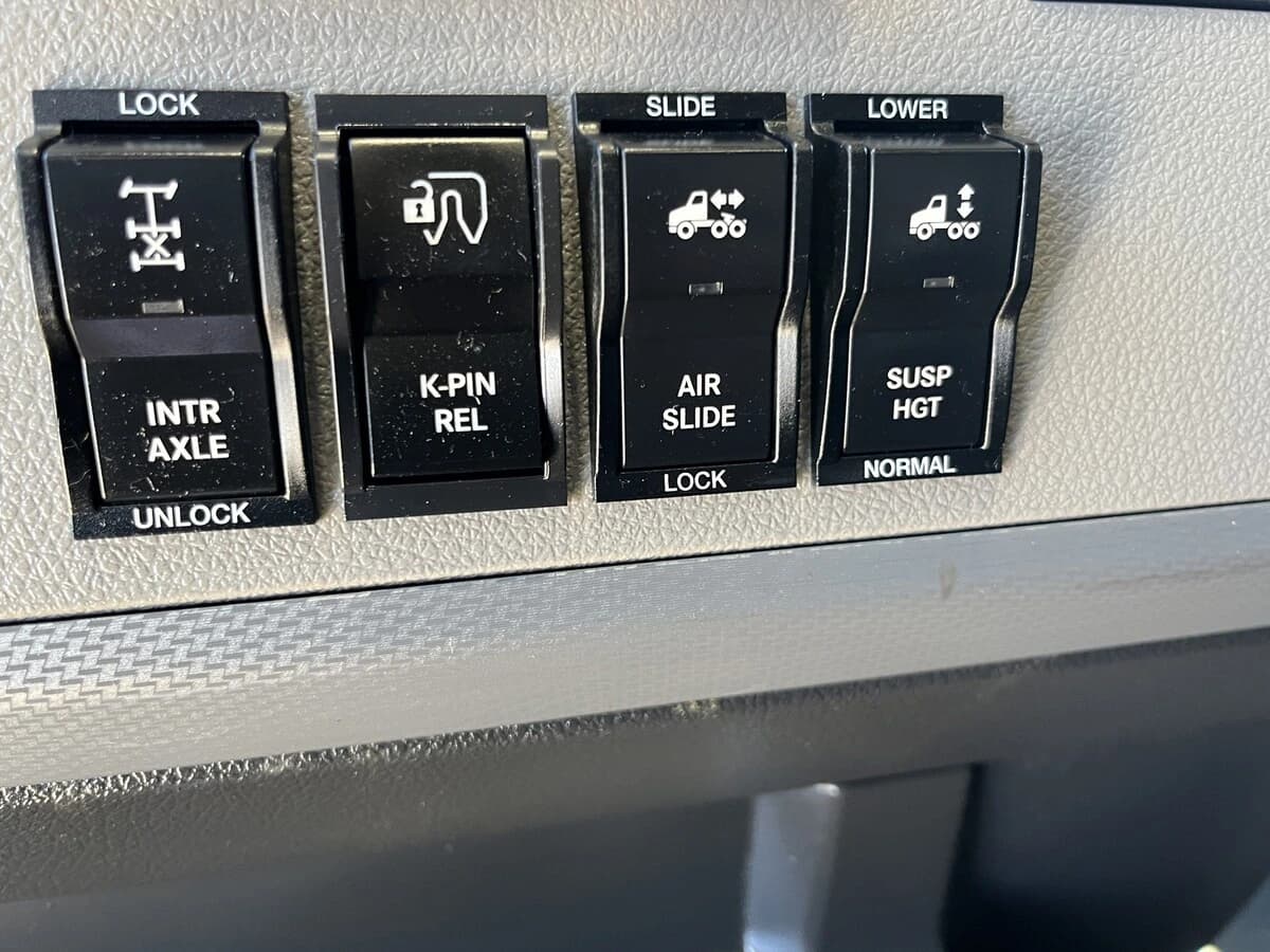 2022 Freightliner Cascadia in Kansas City, MO — photo 23