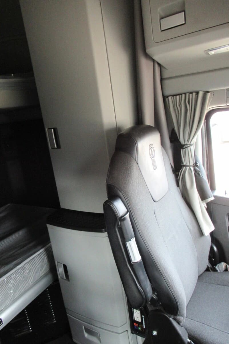 2023 Kenworth T680 in Dallas, TX — photo 23