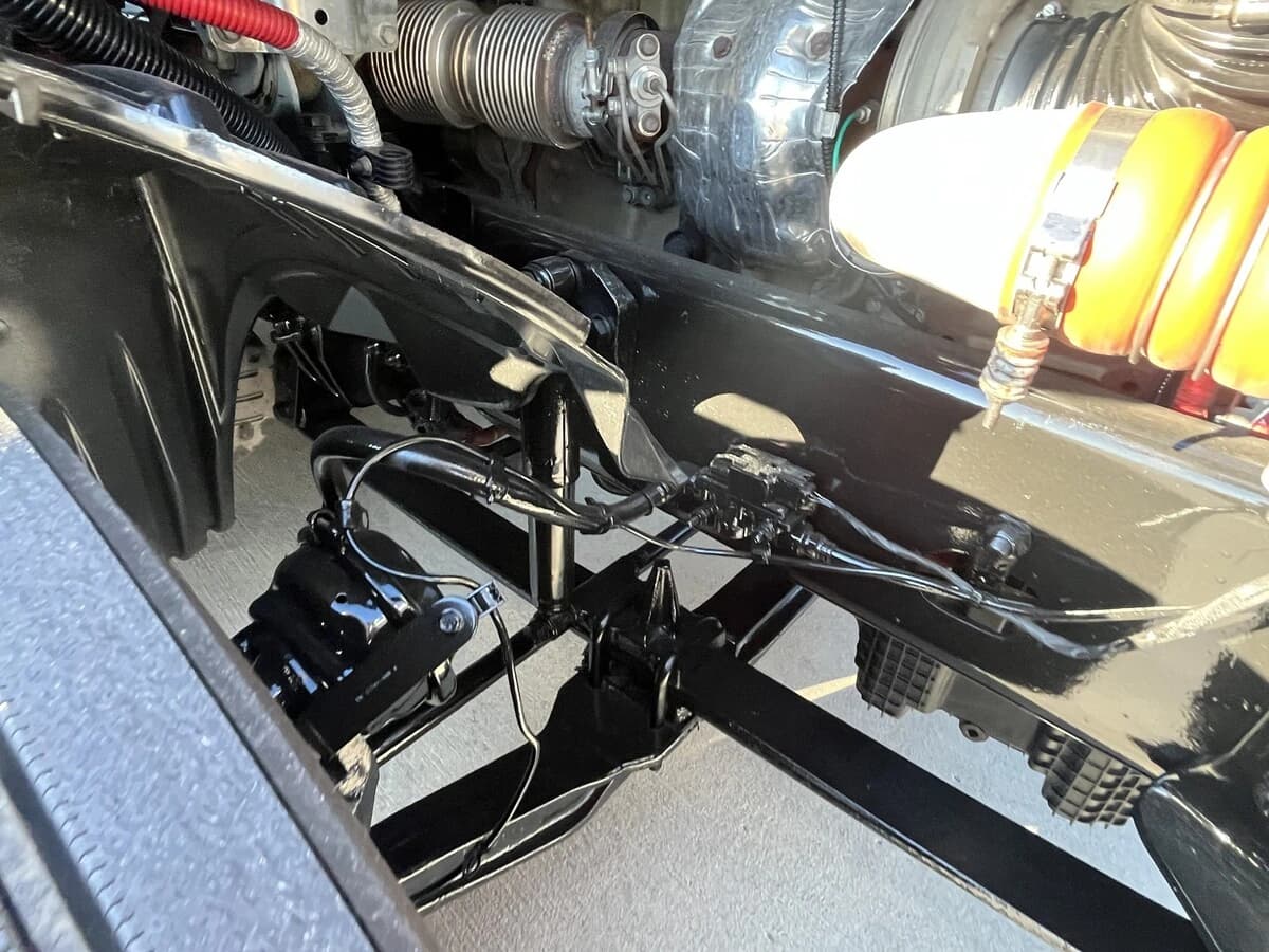 2023 Freightliner Cascadia in Kansas City, MO — photo 13