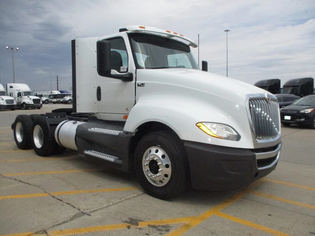 2019 International LT in Altoona, IA — photo 3