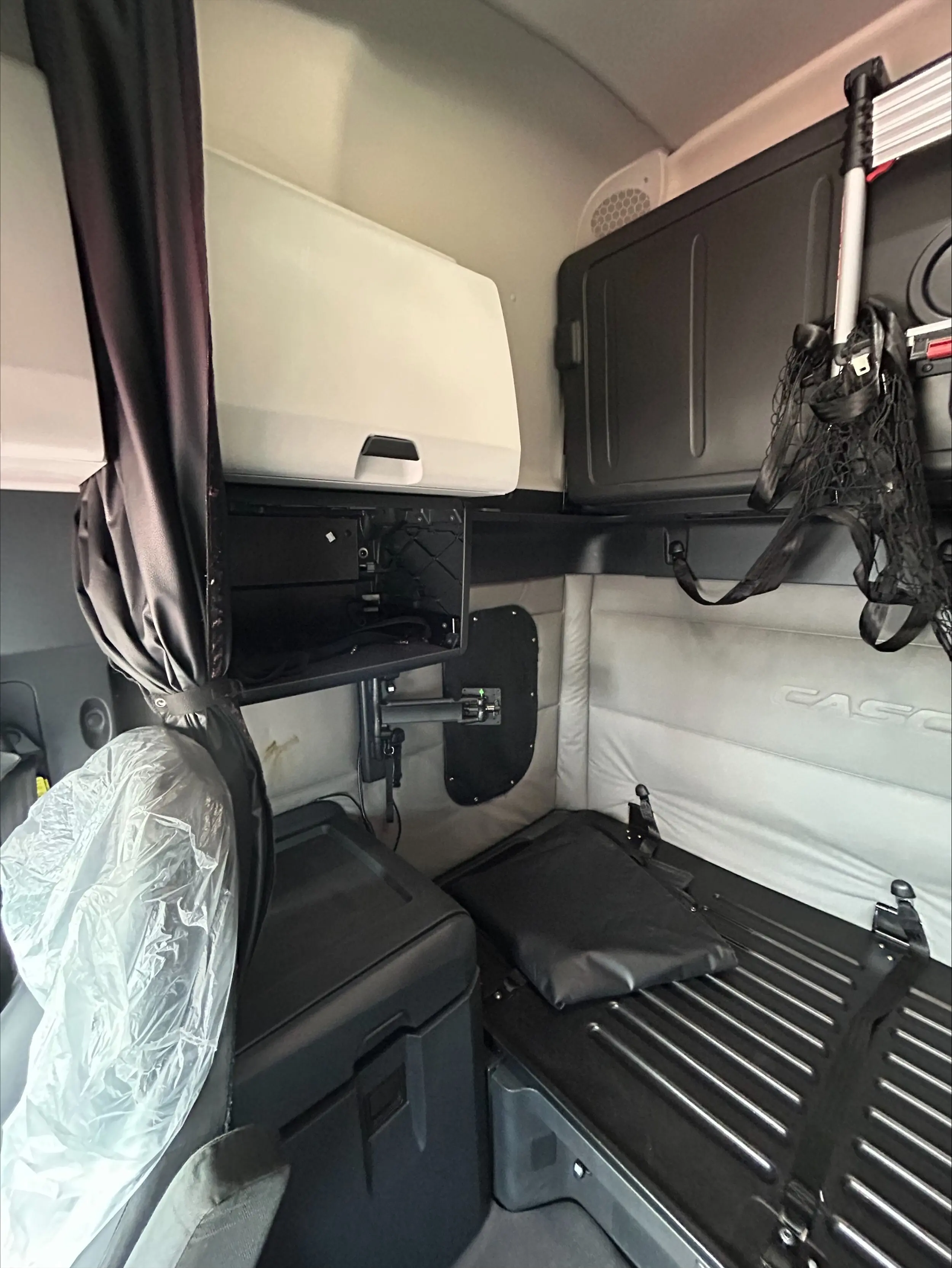 2020 Freightliner Cascadia in Winnipeg, MB — photo 11