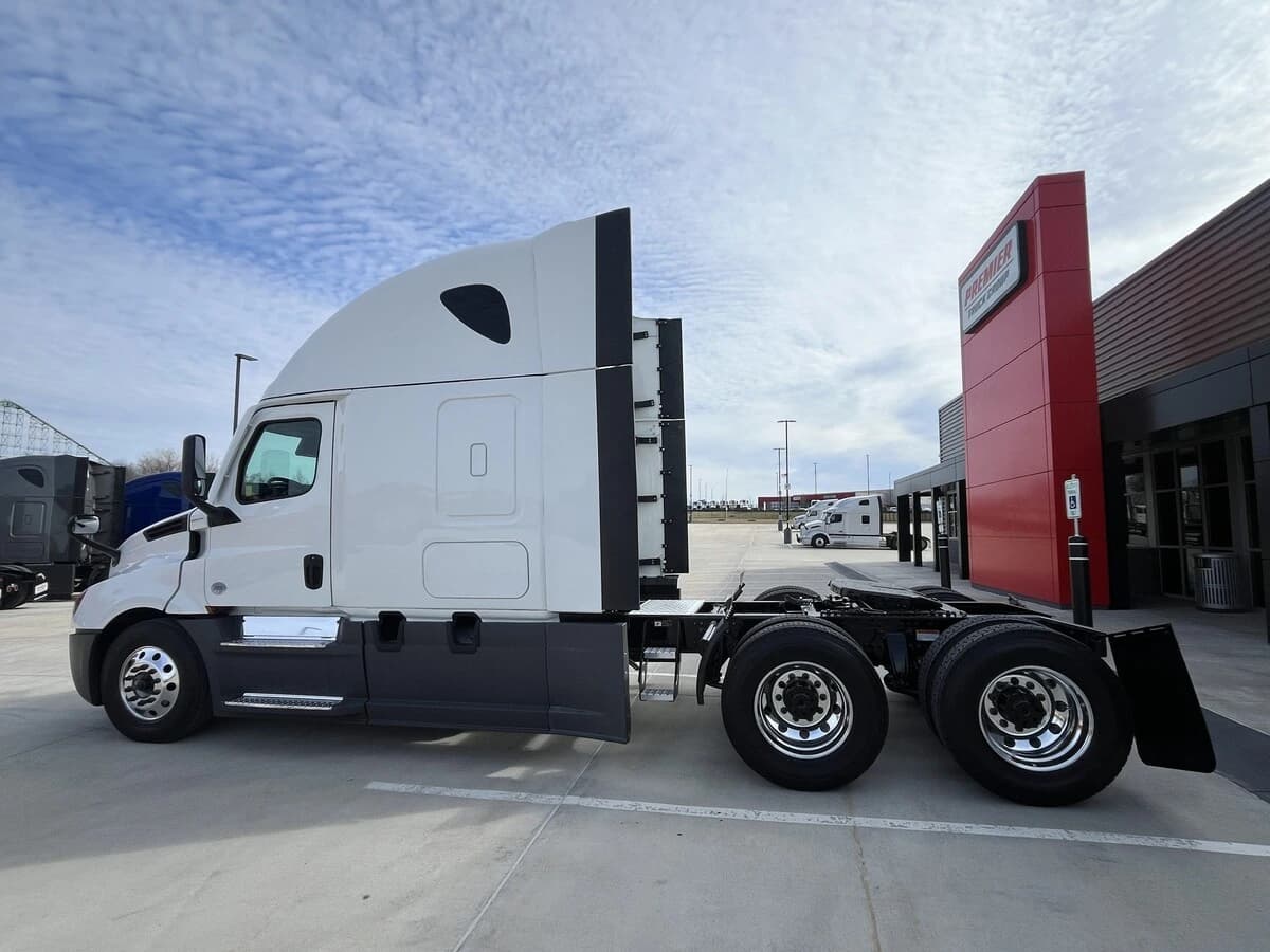 2024 Freightliner Cascadia in Chattanooga, TN — photo 3