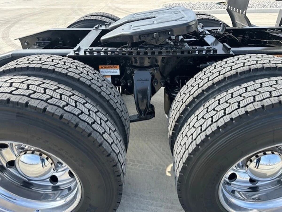2023 Freightliner Cascadia in Fort Worth, TX — photo 9