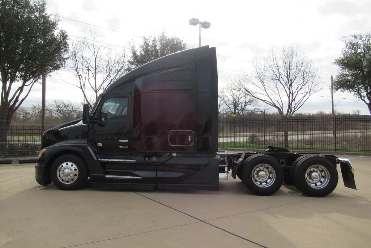 2023 Kenworth T680 in Dallas, TX — photo 6
