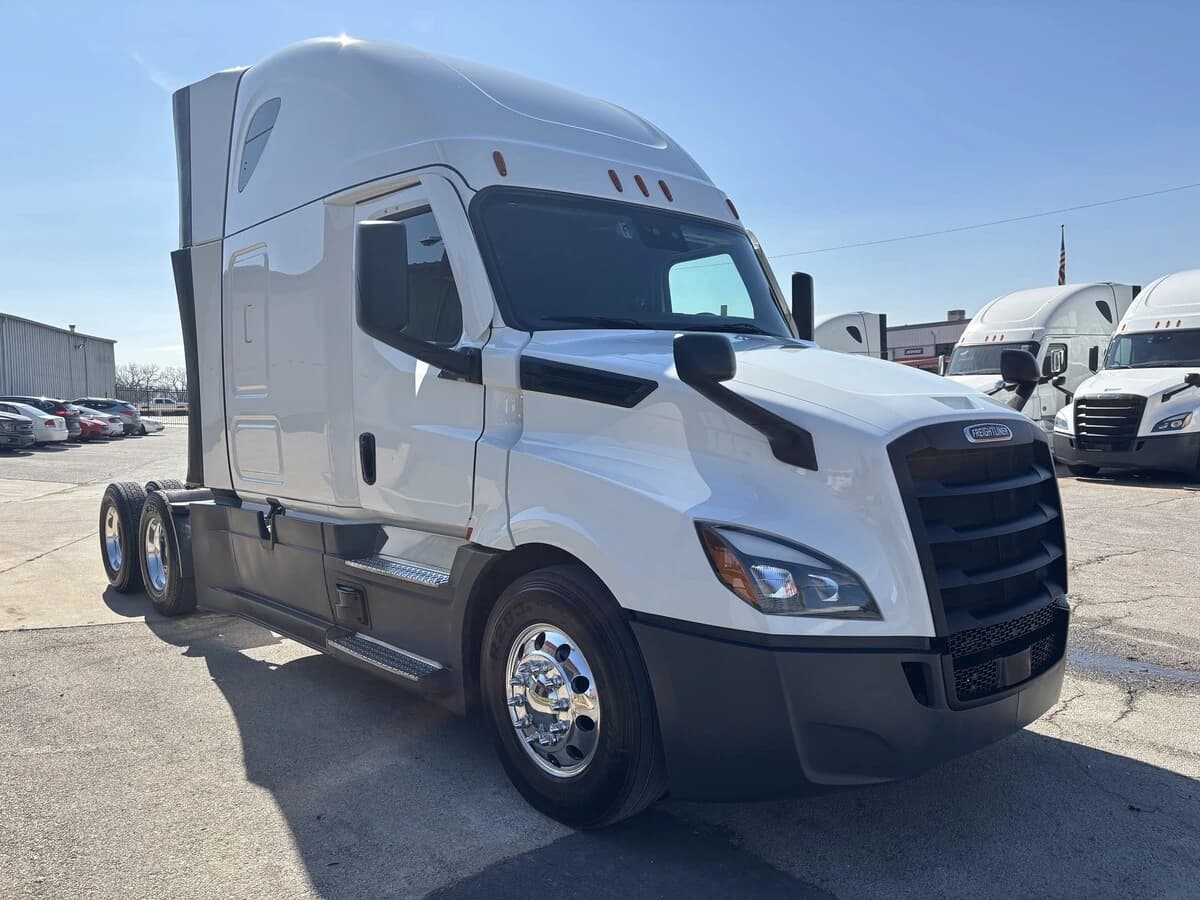 2024 Freightliner Cascadia in Dallas, TX — photo 3