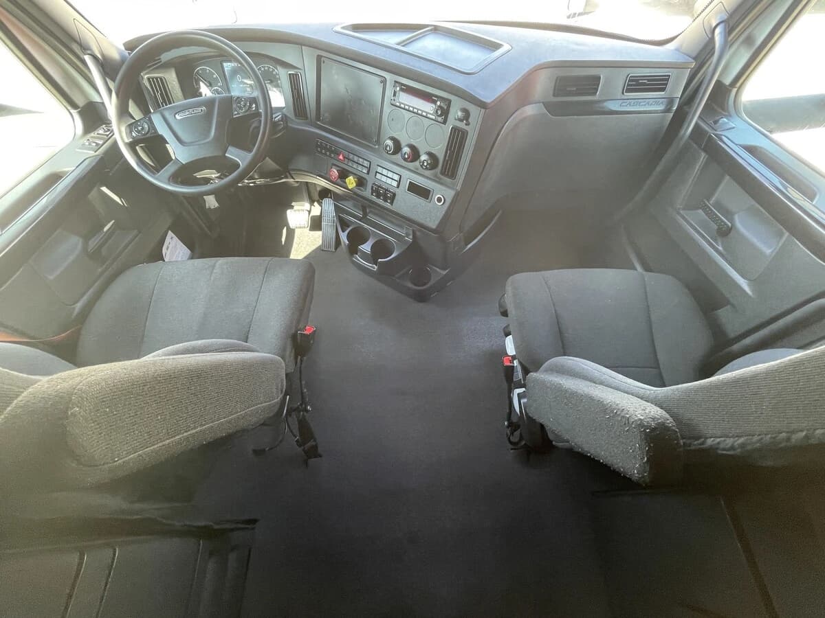 2023 Freightliner Cascadia in Chattanooga, TN — photo 23