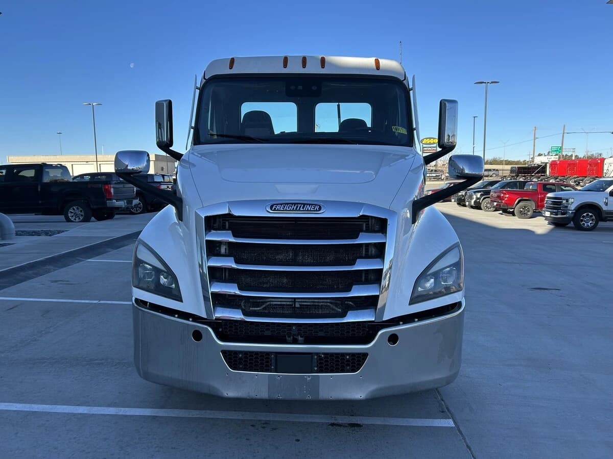 2023 Freightliner Cascadia in Amarillo, TX — photo 2