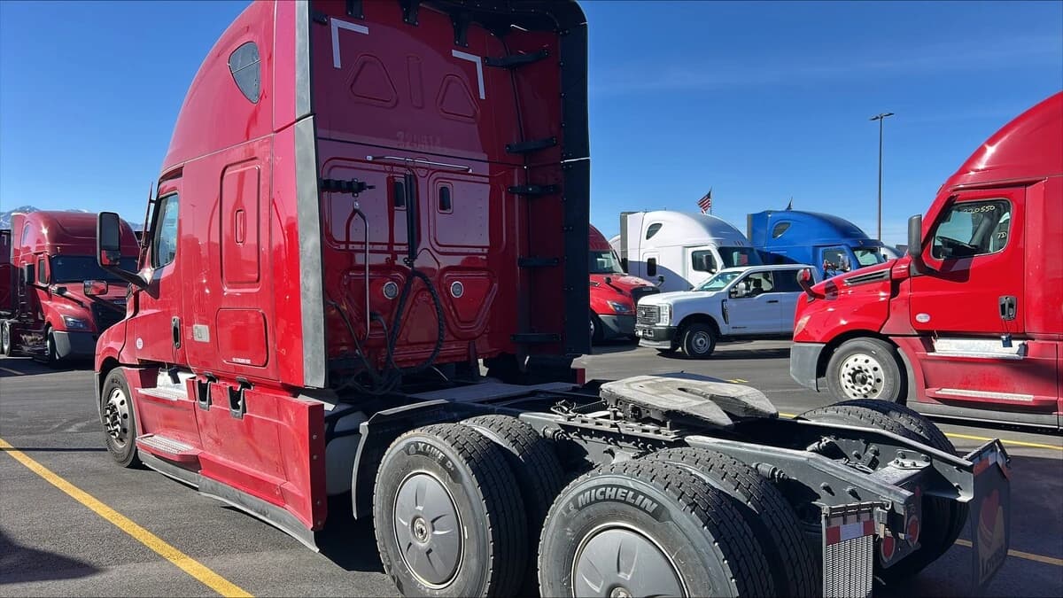 2022 Freightliner Cascadia in Salt Lake City, UT — photo 4