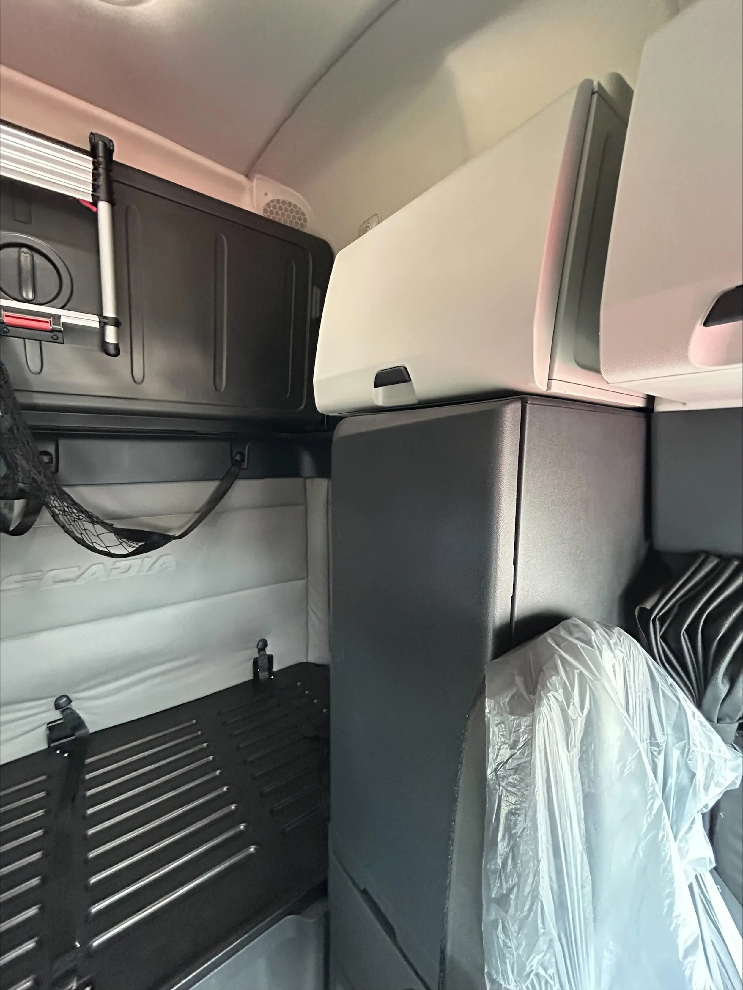 2020 Freightliner Cascadia in Winnipeg, MB — photo 9