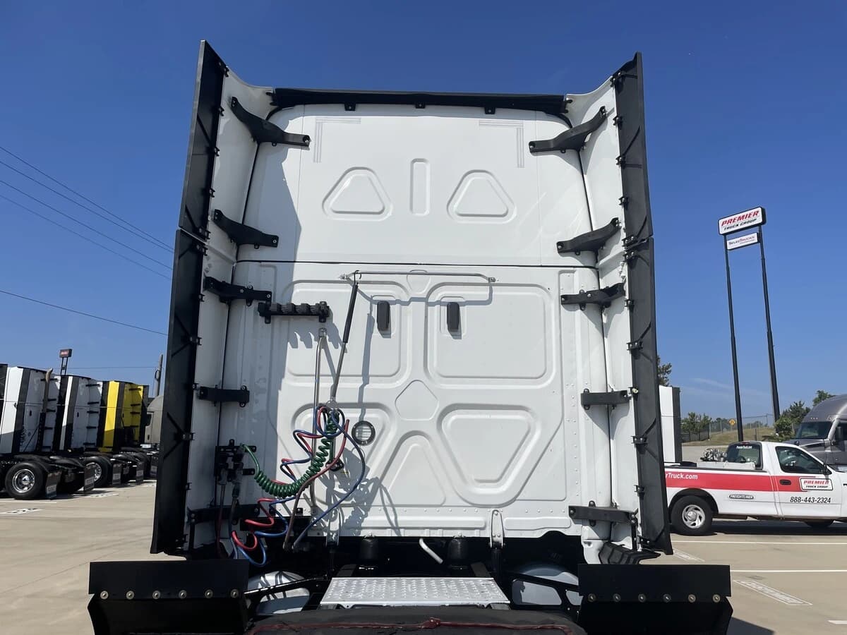 2023 Freightliner Cascadia in Chattanooga, TN — photo 8