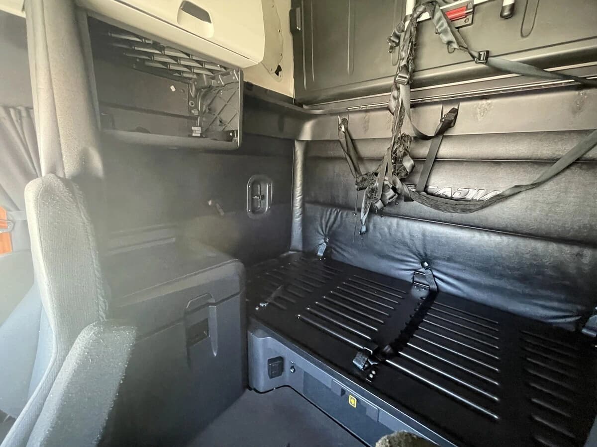 2023 Freightliner Cascadia in Chattanooga, TN — photo 18