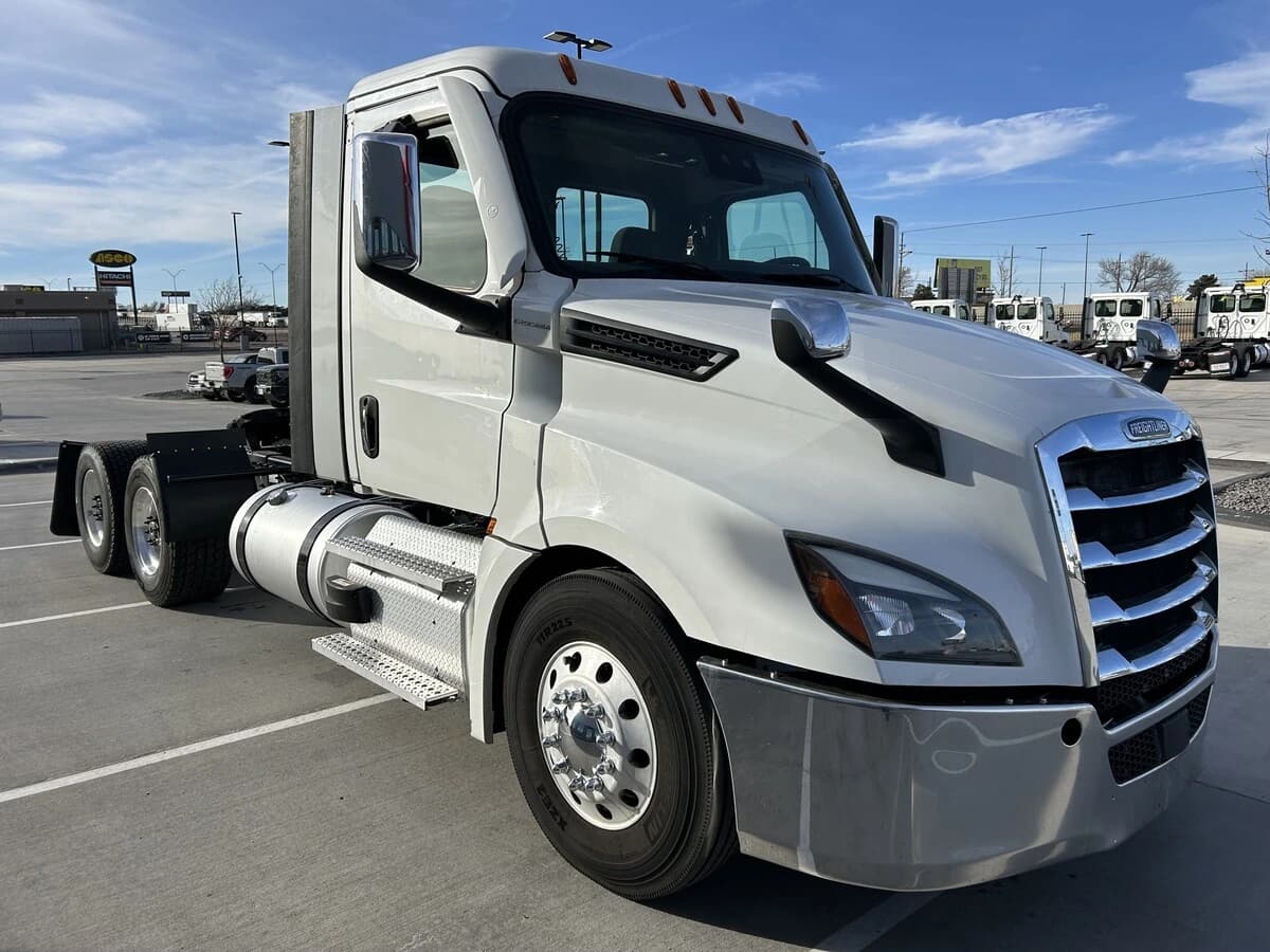 2023 Freightliner Cascadia in Amarillo, TX — photo 3