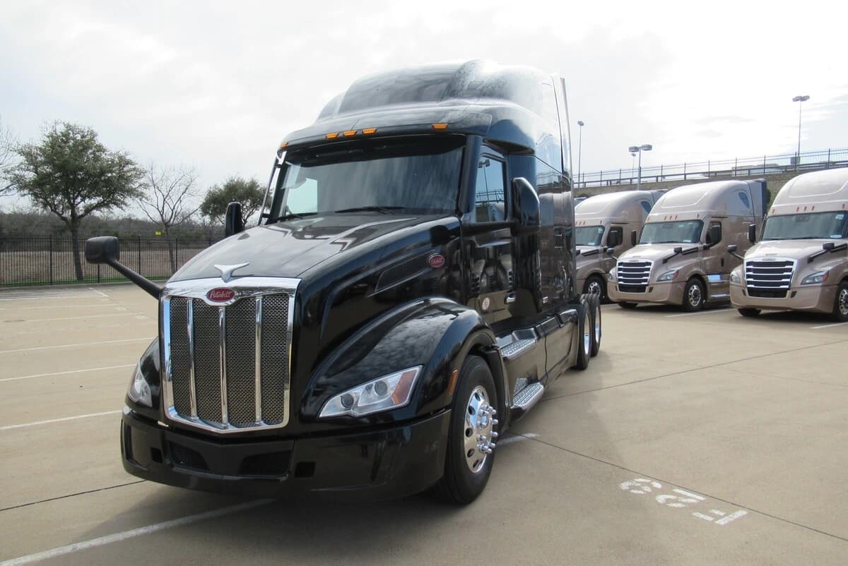 2023 Peterbilt 579