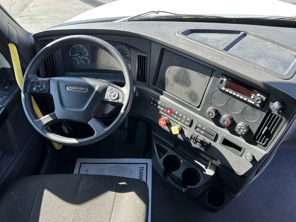 2024 Freightliner Cascadia in Chattanooga, TN — photo 6