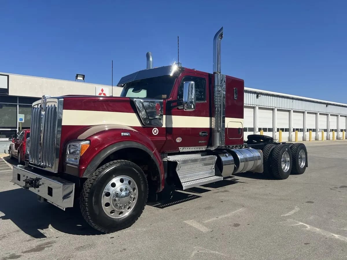 2024 Kenworth W900