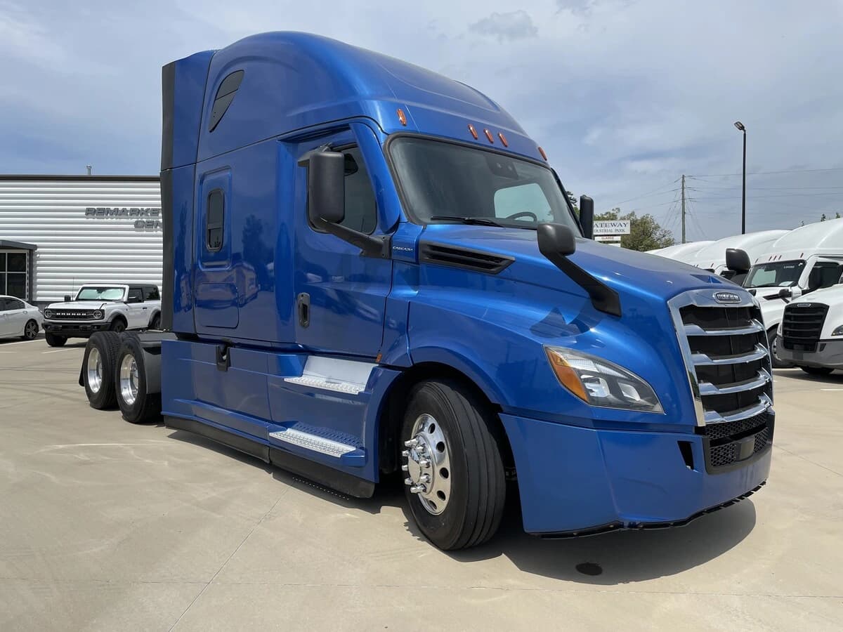 2021 Freightliner Cascadia in Chattanooga, TN — photo 3