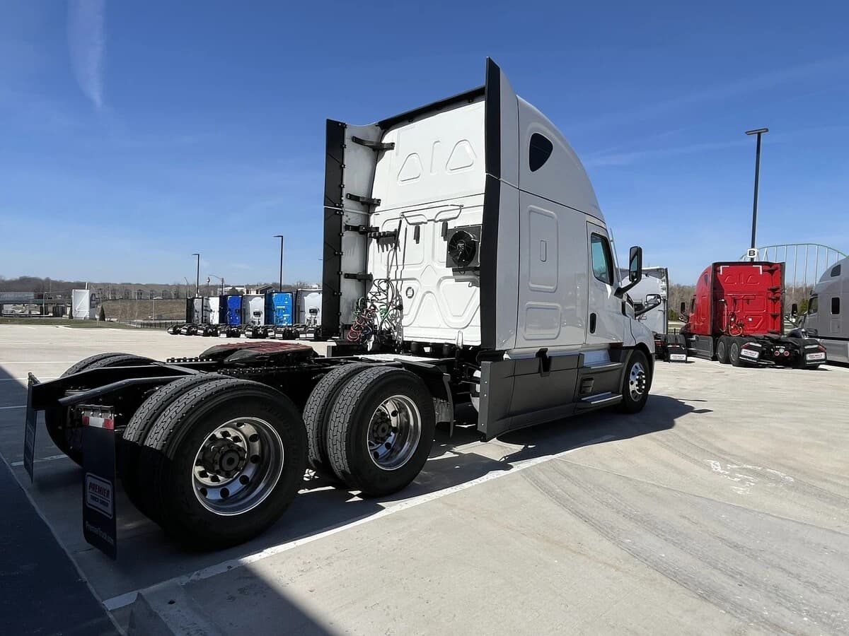 2023 Freightliner Cascadia in Chattanooga, TN — photo 16