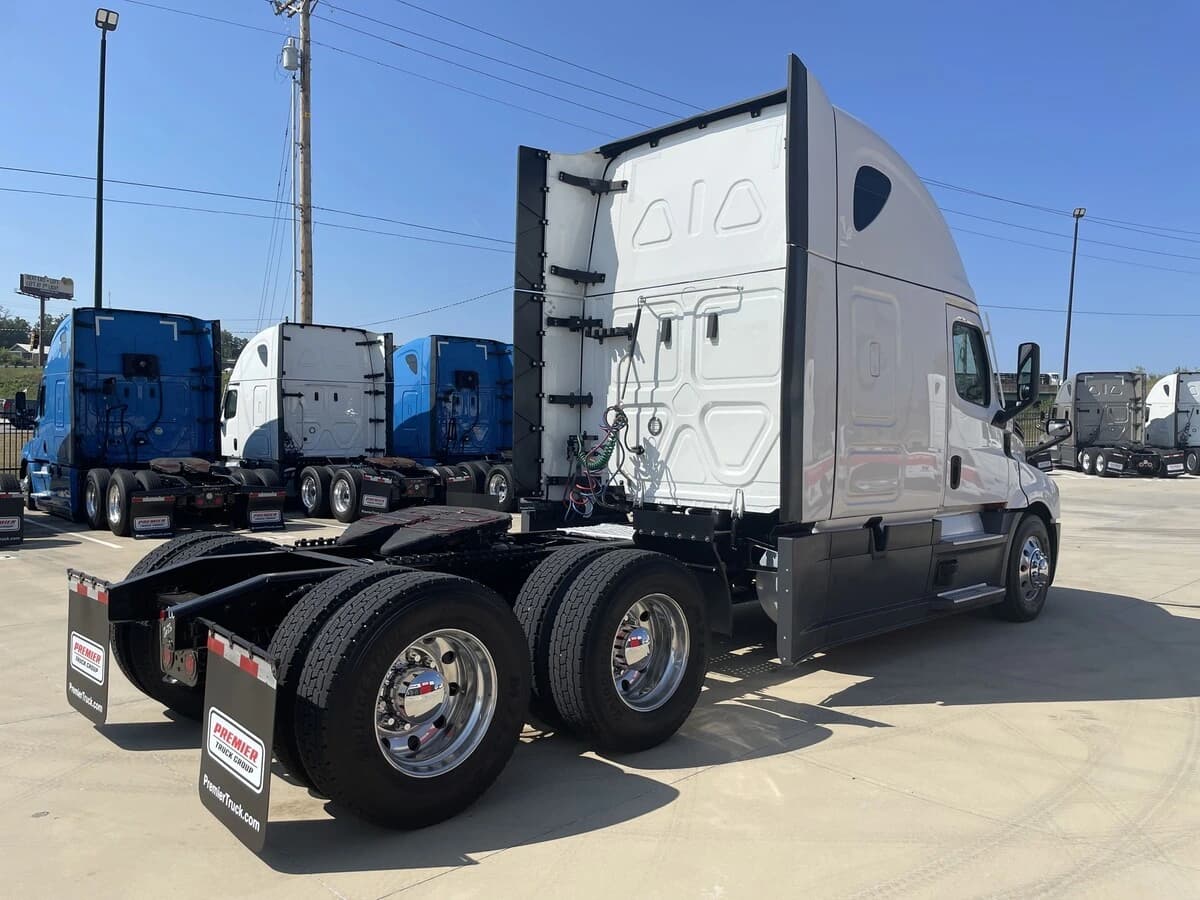 2023 Freightliner Cascadia in Chattanooga, TN — photo 6