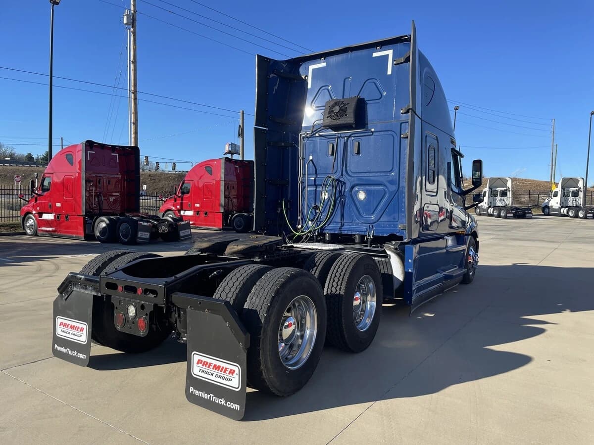 2023 Freightliner Cascadia in Chattanooga, TN — photo 7