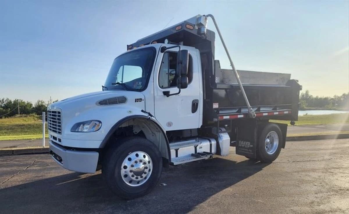 2019 Freightliner M2 106