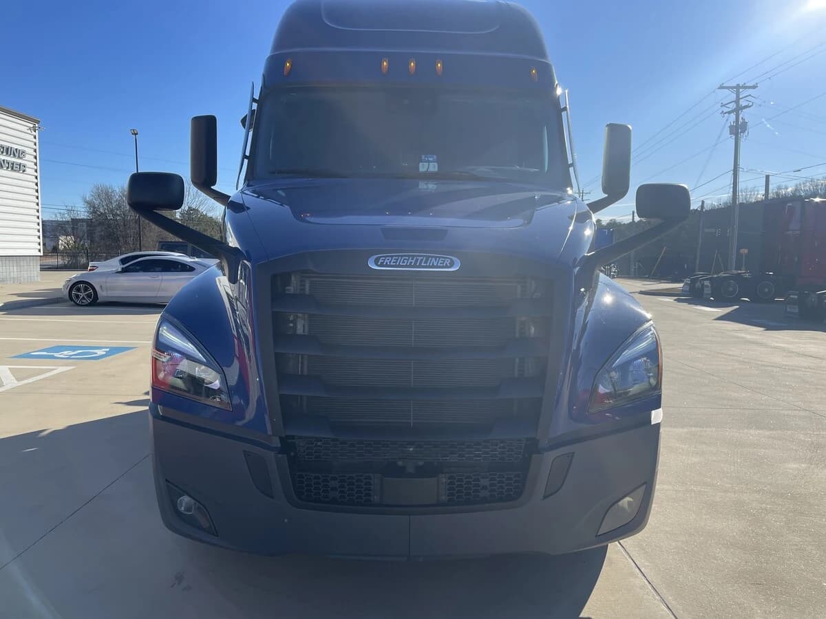 2023 Freightliner Cascadia in Chattanooga, TN — photo 2