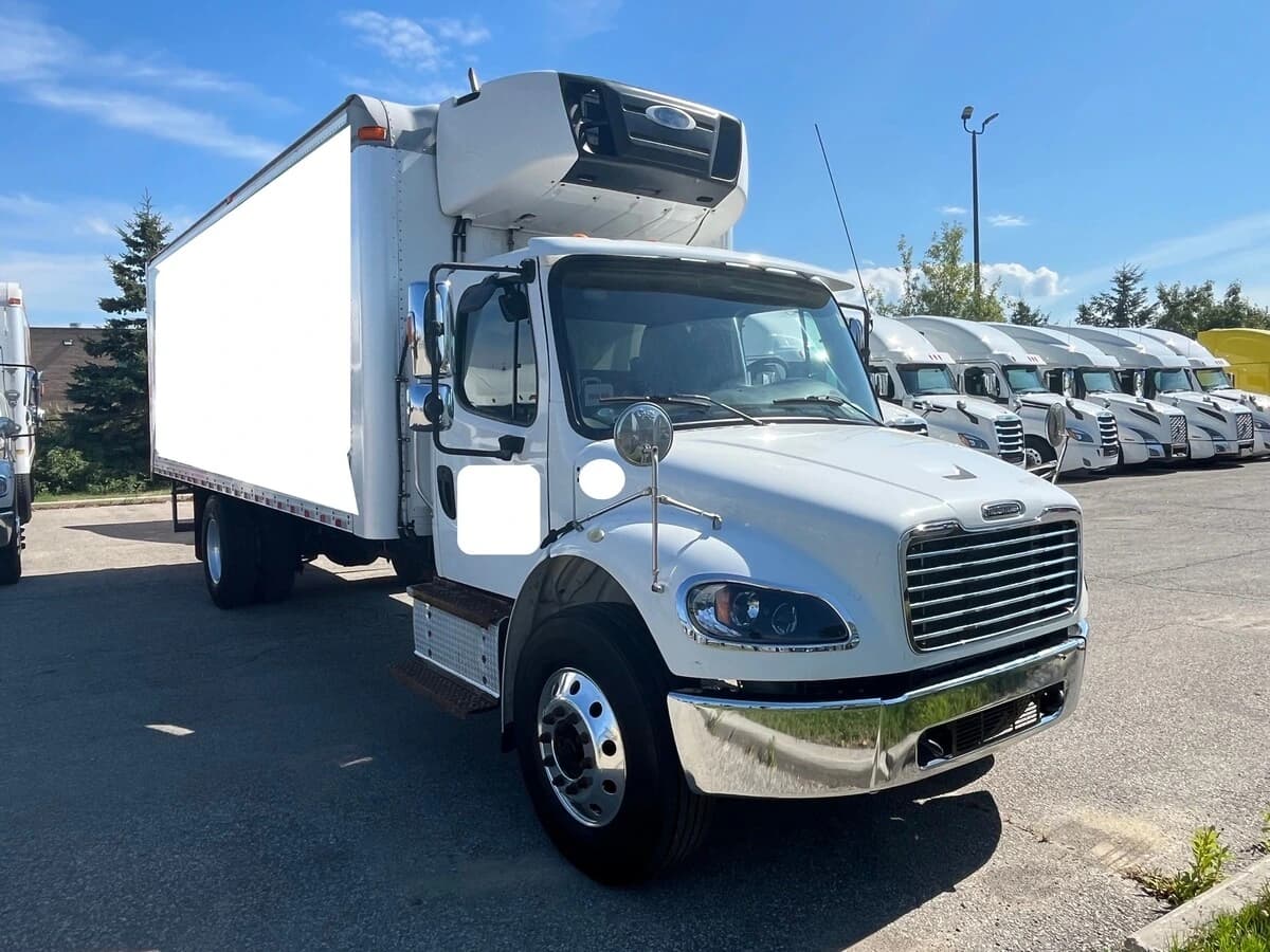 2019 Freightliner M2 106 in Hamilton, ON — photo 2