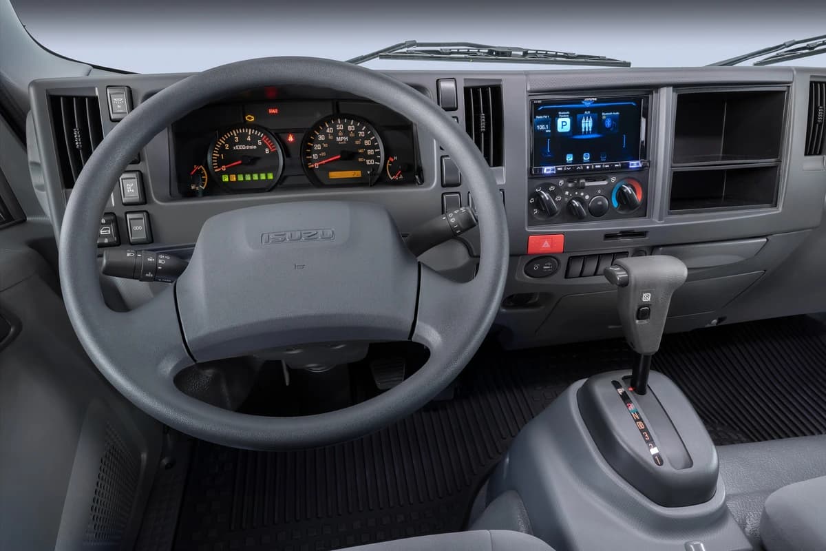 2024 Isuzu NRR in Springfield, MA — photo 5