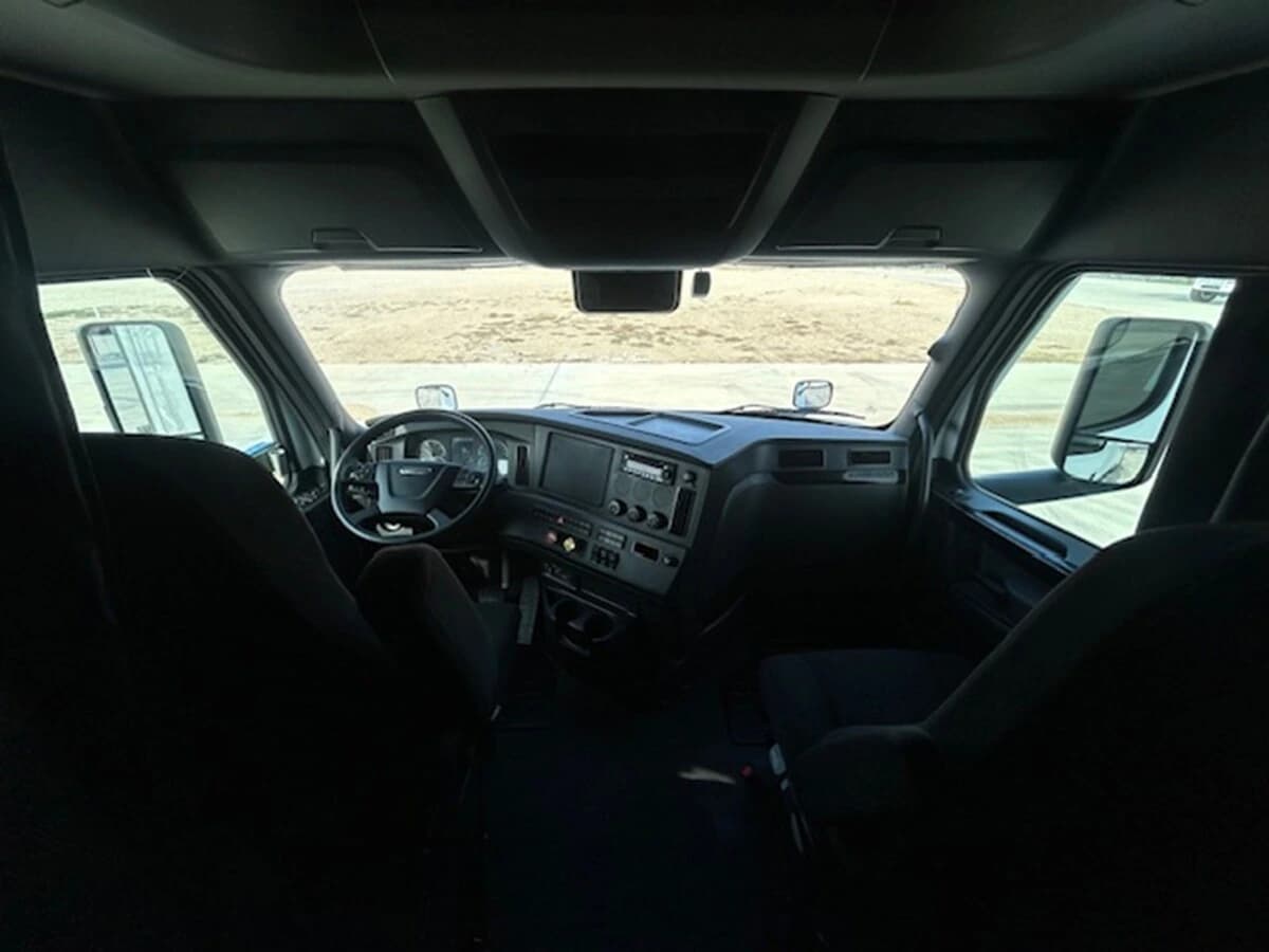 2023 Freightliner Cascadia in Fort Worth, TX — photo 20