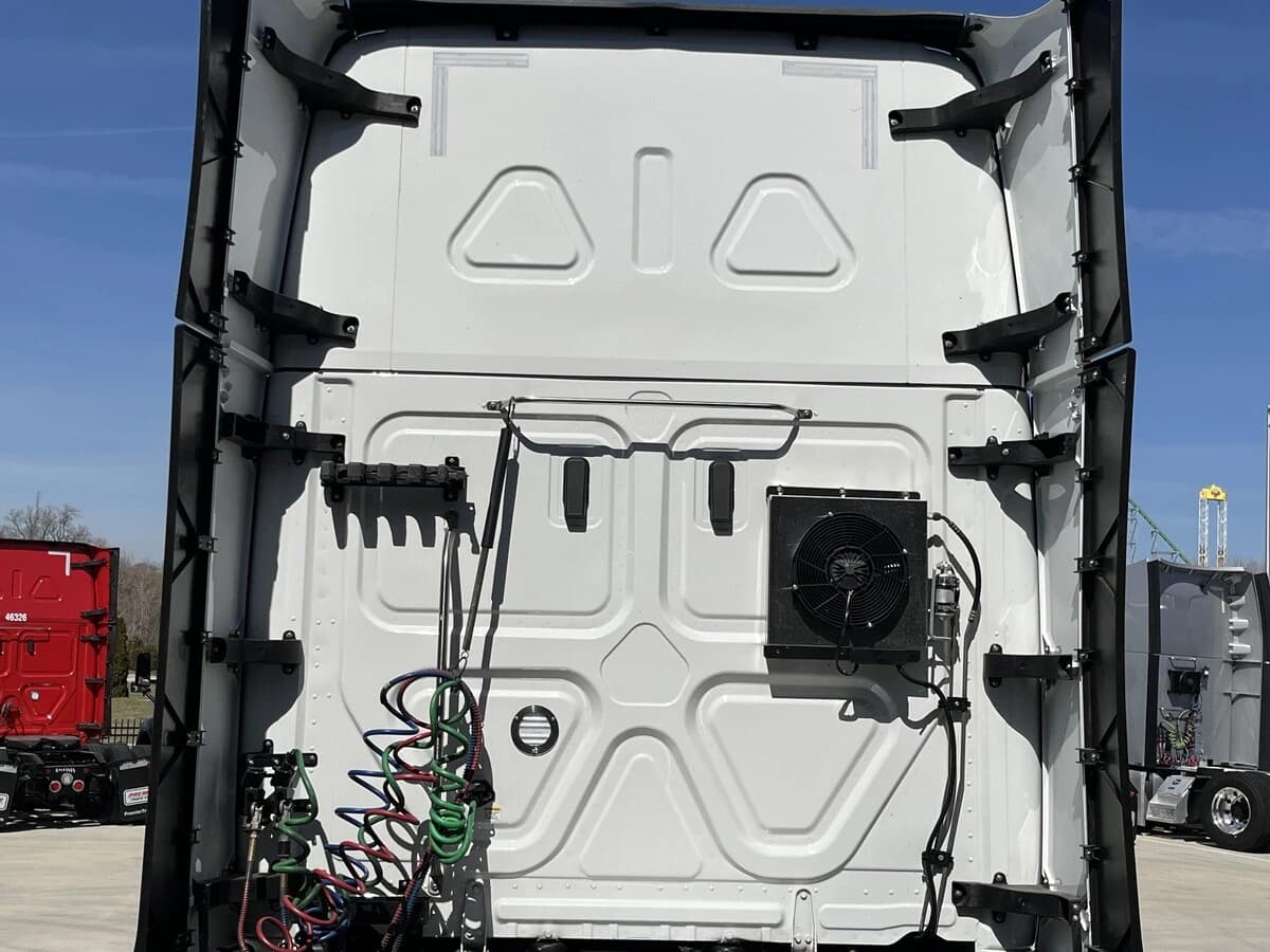2023 Freightliner Cascadia in Chattanooga, TN — photo 15