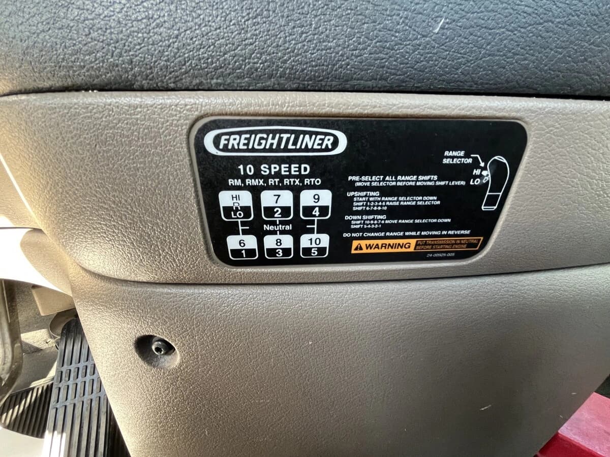 2012 Freightliner Cascadia in Mississauga, ON — photo 25