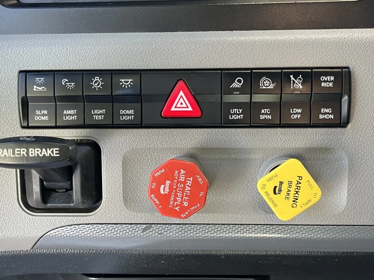 2022 Freightliner Cascadia in Kansas City, MO — photo 27