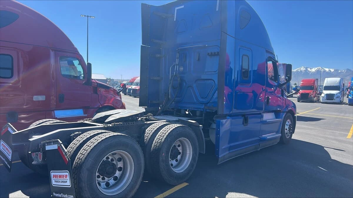 2022 Freightliner Cascadia in Salt Lake City, UT — photo 4