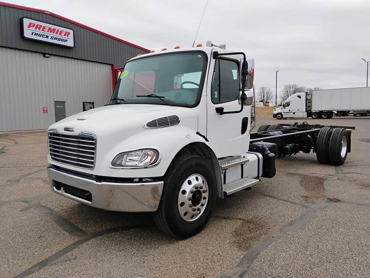 2019 Freightliner M2 106