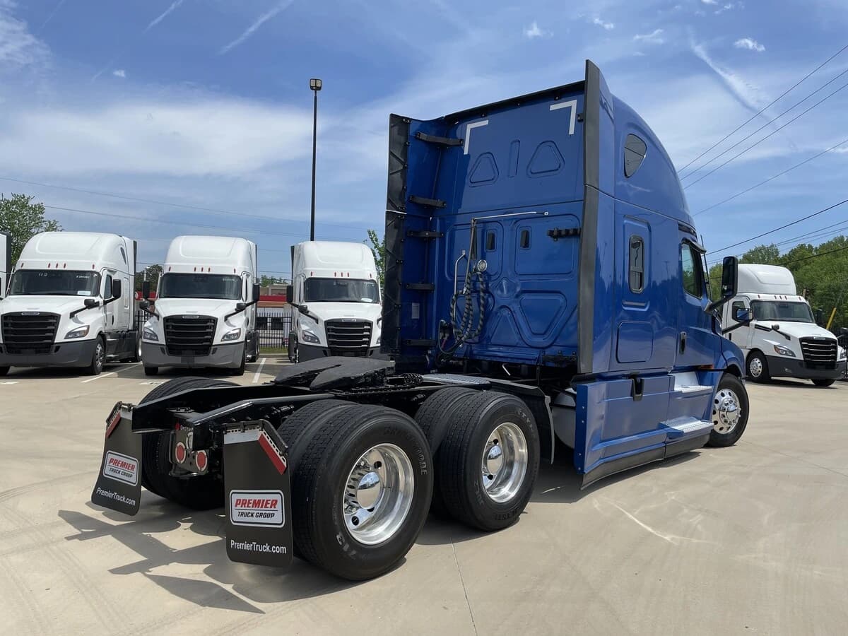 2021 Freightliner Cascadia in Chattanooga, TN — photo 7