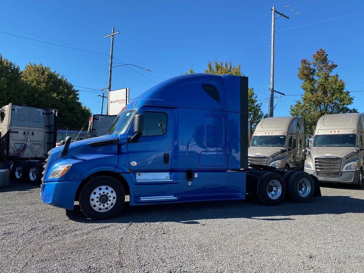2021 Freightliner Cascadia in Portland, OR — photo 2