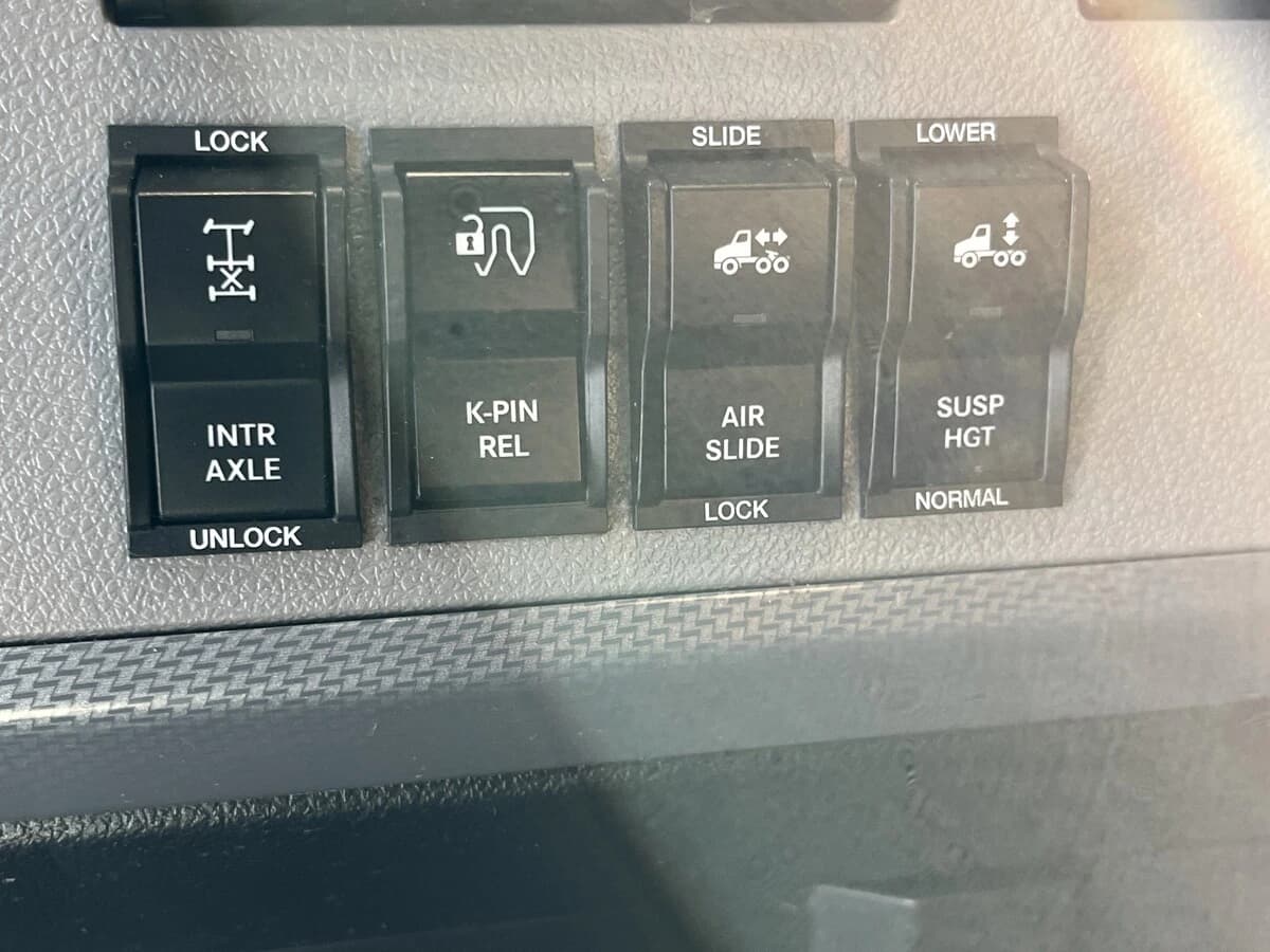 2022 Freightliner Cascadia in Kansas City, MO — photo 26