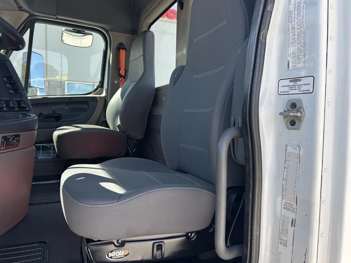 2016 Freightliner Cascadia — photo 17