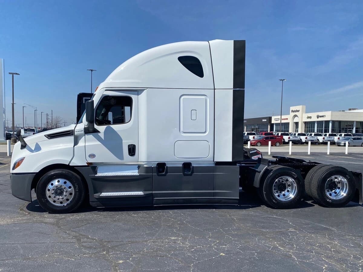 2024 Freightliner Cascadia in Chattanooga, TN — photo 2