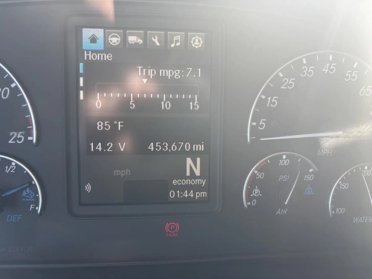 2021 Freightliner Cascadia in Knoxville, TN — photo 17