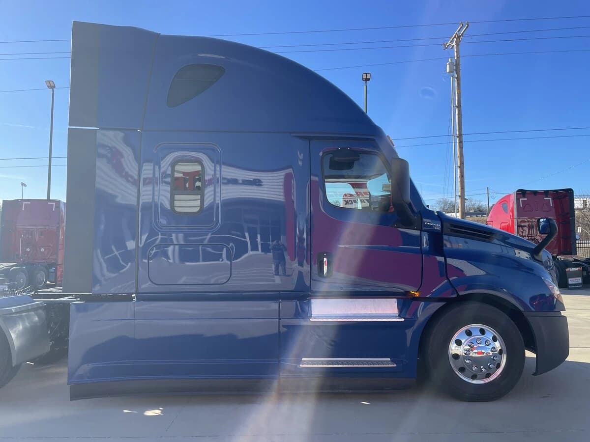 2023 Freightliner Cascadia in Chattanooga, TN — photo 4