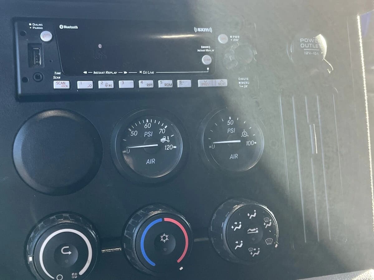 2022 Freightliner Cascadia in Kansas City, MO — photo 28