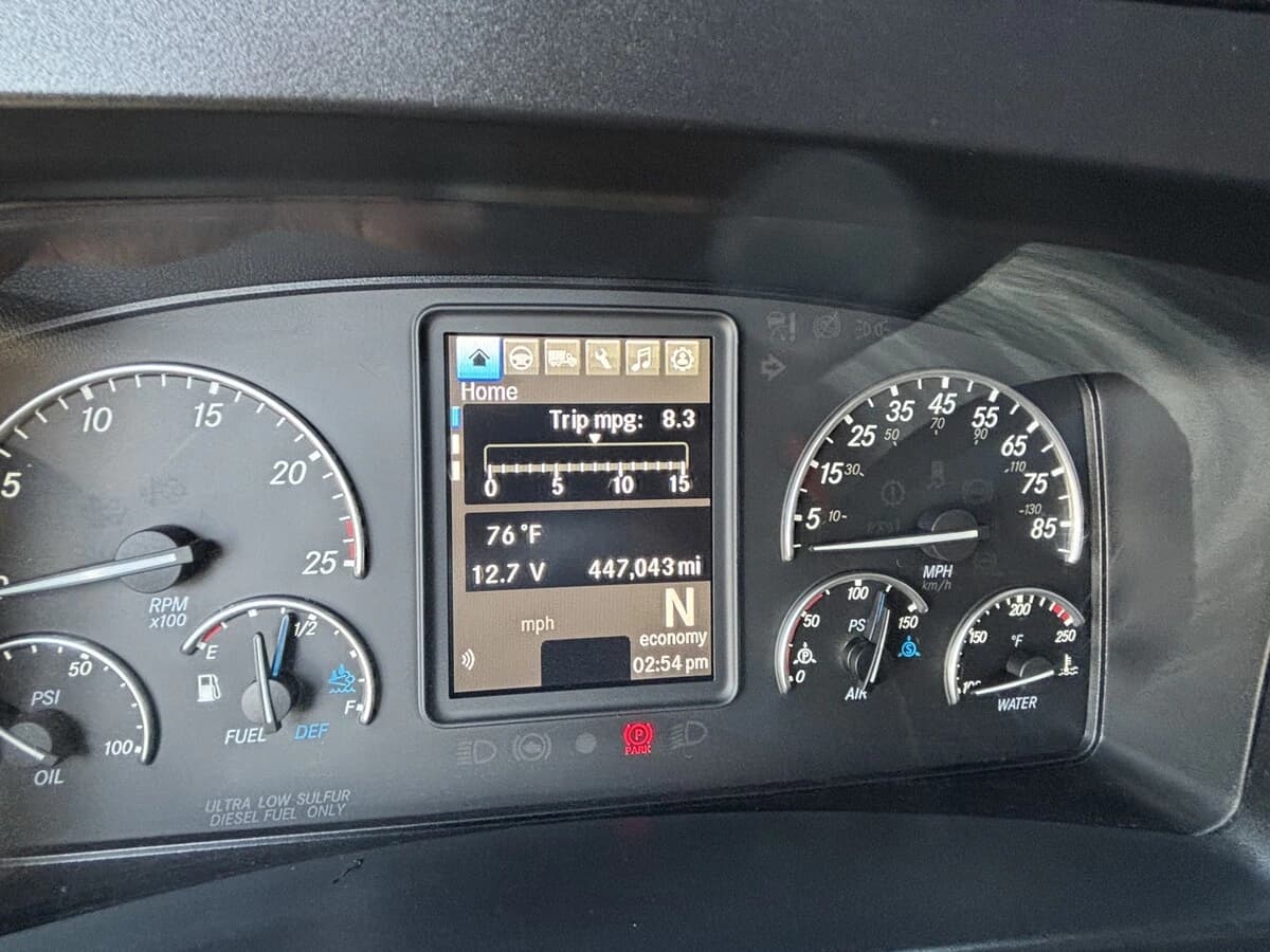 2024 Freightliner Cascadia in Dallas, TX — photo 10