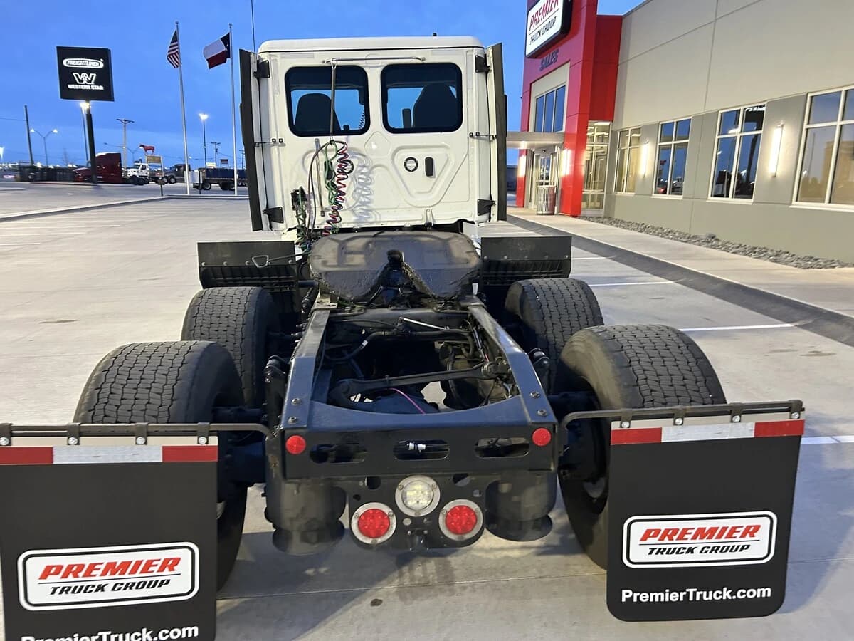 2023 Freightliner Cascadia in Amarillo, TX — photo 10